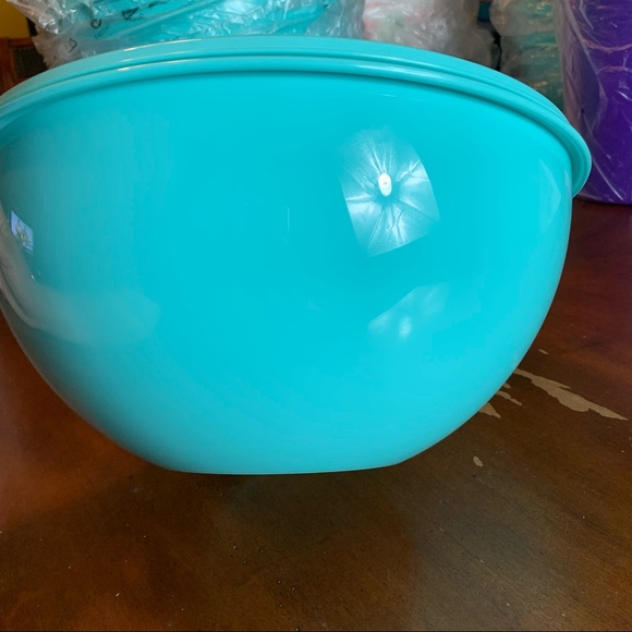 Tupperware Large That’s a Bowl - Picture 4 of 6